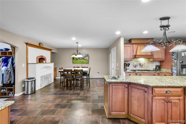 26060 Hidden Lane, Grosse Ile, MI 48138