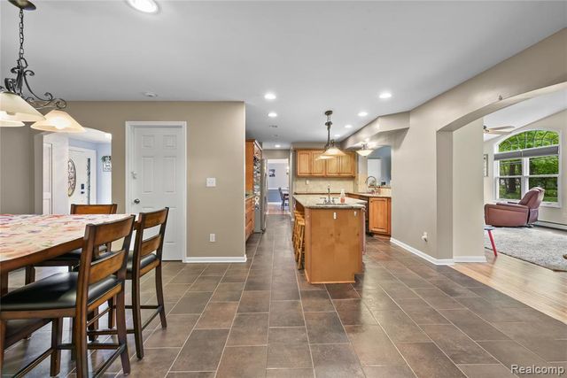 26060 Hidden Lane, Grosse Ile, MI 48138