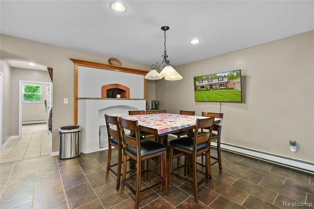 26060 Hidden Lane, Grosse Ile, MI 48138