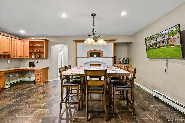 26060 Hidden Lane, Grosse Ile, MI 48138