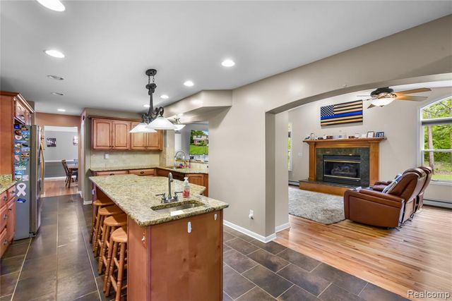 26060 Hidden Lane, Grosse Ile, MI 48138