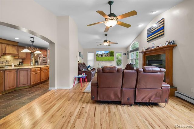 26060 Hidden Lane, Grosse Ile, MI 48138