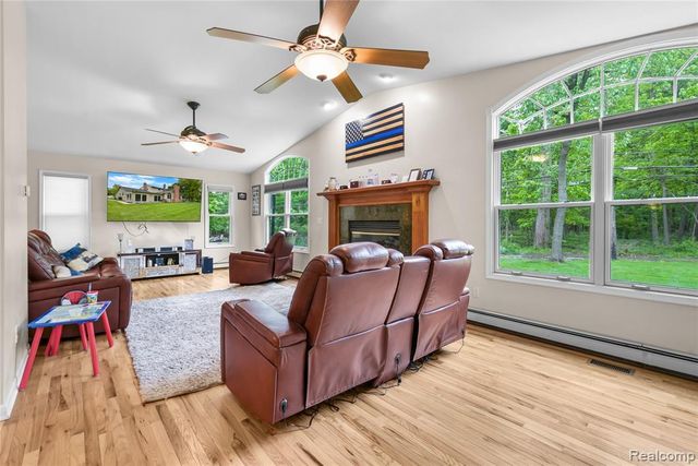 26060 Hidden Lane, Grosse Ile, MI 48138