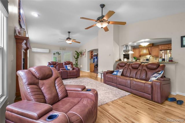 26060 Hidden Lane, Grosse Ile, MI 48138