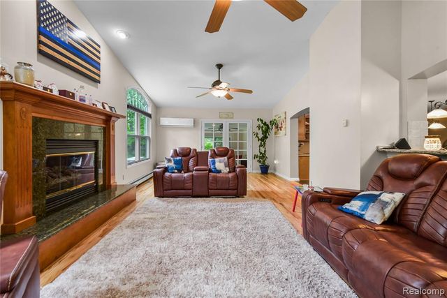 26060 Hidden Lane, Grosse Ile, MI 48138