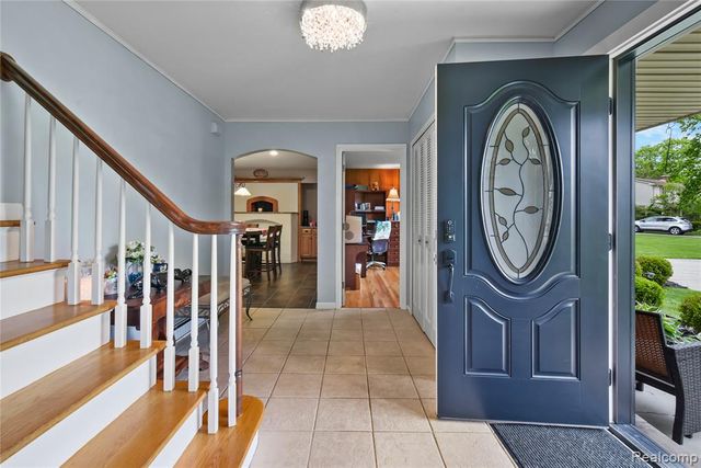 26060 Hidden Lane, Grosse Ile, MI 48138