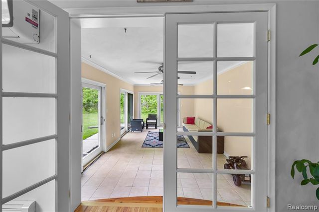 26060 Hidden Lane, Grosse Ile, MI 48138