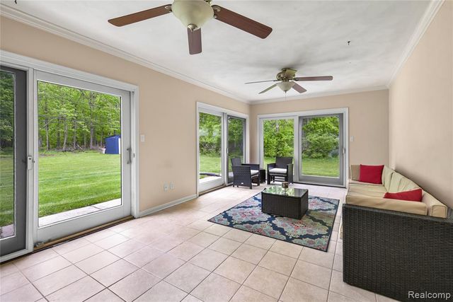 26060 Hidden Lane, Grosse Ile, MI 48138