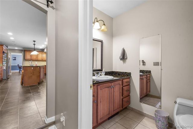 26060 Hidden Lane, Grosse Ile, MI 48138