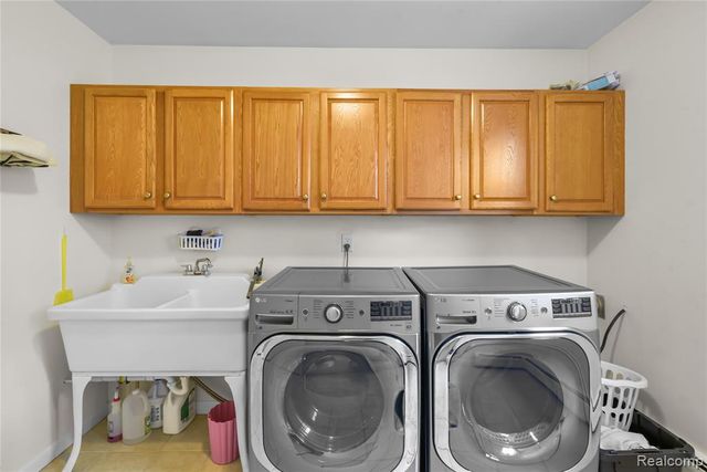 26060 Hidden Lane, Grosse Ile, MI 48138