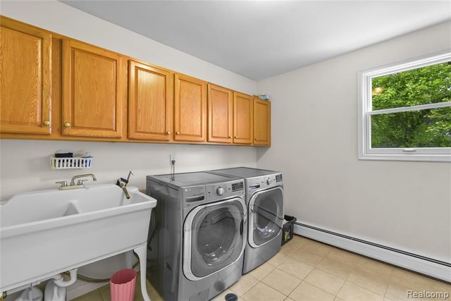 26060 Hidden Lane, Grosse Ile, MI 48138