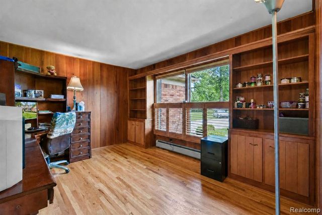 26060 Hidden Lane, Grosse Ile, MI 48138