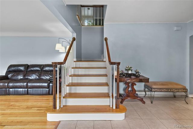 26060 Hidden Lane, Grosse Ile, MI 48138