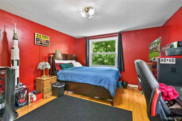 26060 Hidden Lane, Grosse Ile, MI 48138