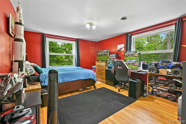 26060 Hidden Lane, Grosse Ile, MI 48138