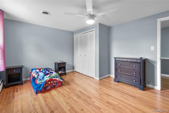26060 Hidden Lane, Grosse Ile, MI 48138