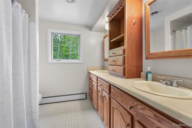 26060 Hidden Lane, Grosse Ile, MI 48138