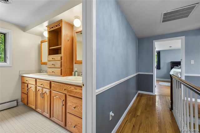 26060 Hidden Lane, Grosse Ile, MI 48138