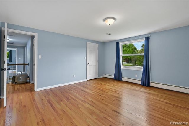 26060 Hidden Lane, Grosse Ile, MI 48138