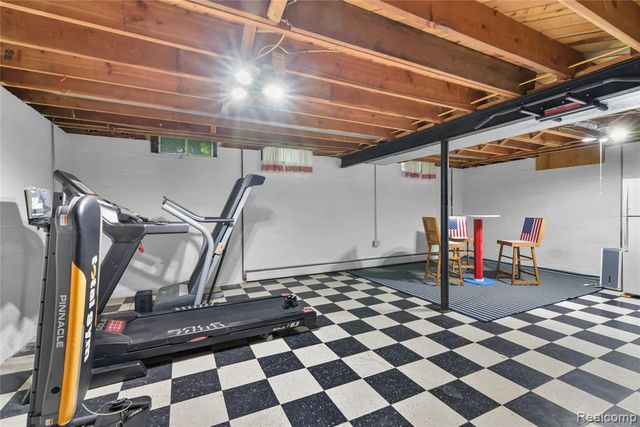 26060 Hidden Lane, Grosse Ile, MI 48138