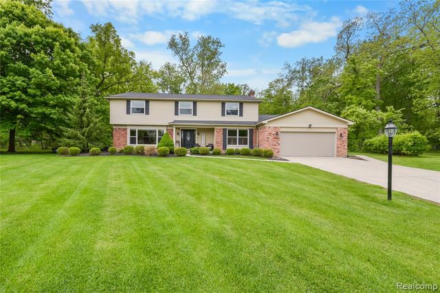 26060 Hidden Lane, Grosse Ile, MI 48138