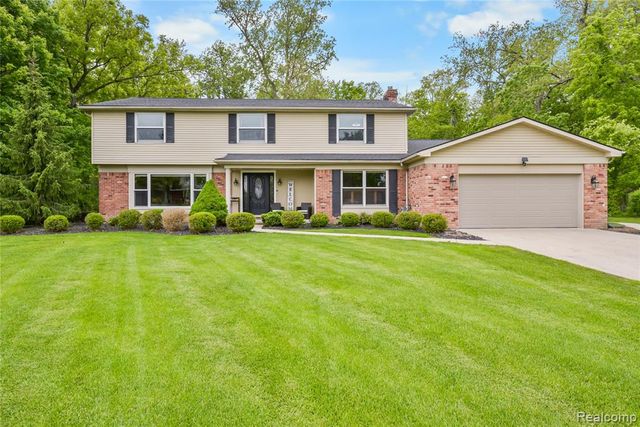 26060 Hidden Lane, Grosse Ile, MI 48138