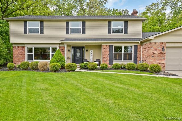 26060 Hidden Lane, Grosse Ile, MI 48138