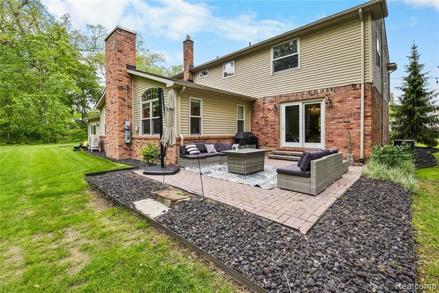 26060 Hidden Lane, Grosse Ile, MI 48138