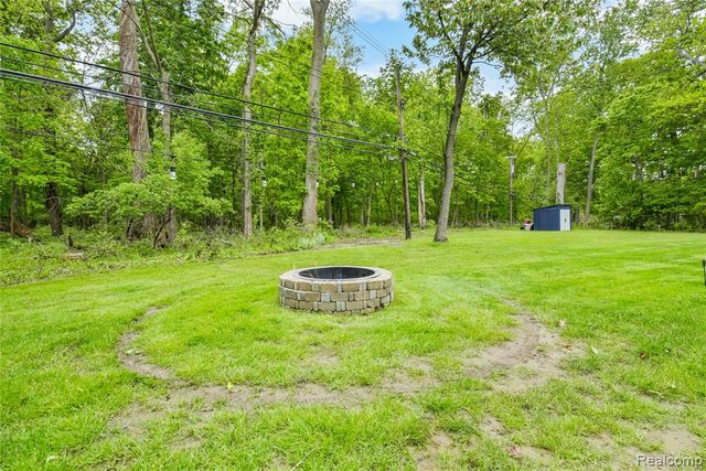 26060 Hidden Lane, Grosse Ile, MI 48138