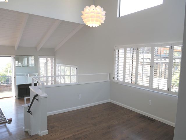 10 Sereno Cir, Oakland, CA 94619