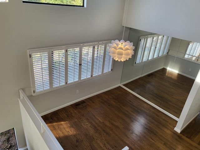 10 Sereno Cir, Oakland, CA 94619