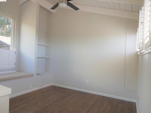 10 Sereno Cir, Oakland, CA 94619