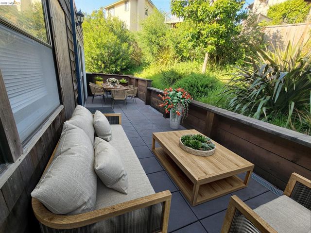 10 Sereno Cir, Oakland, CA 94619