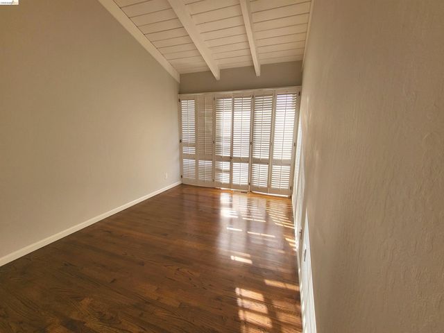 10 Sereno Cir, Oakland, CA 94619