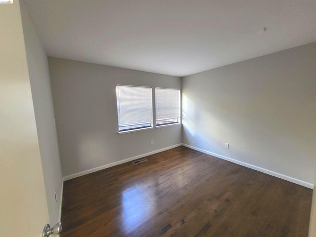 10 Sereno Cir, Oakland, CA 94619