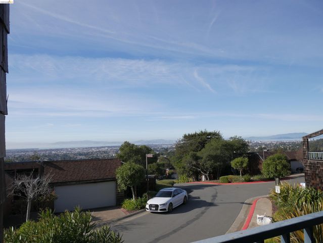 10 Sereno Cir, Oakland, CA 94619