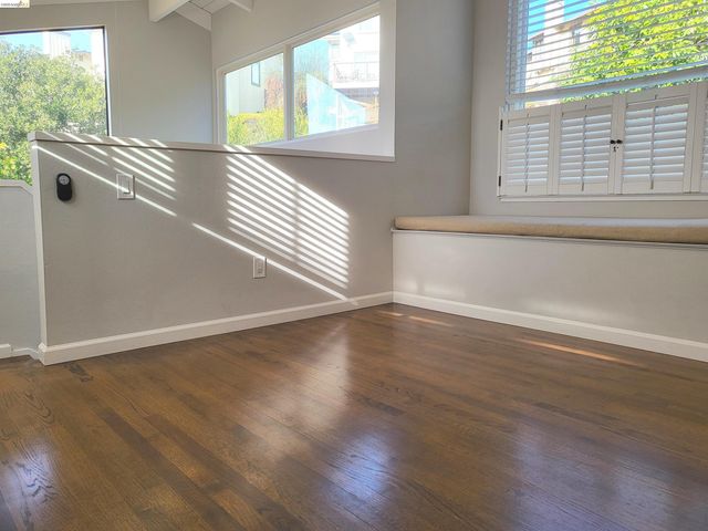 10 Sereno Cir, Oakland, CA 94619