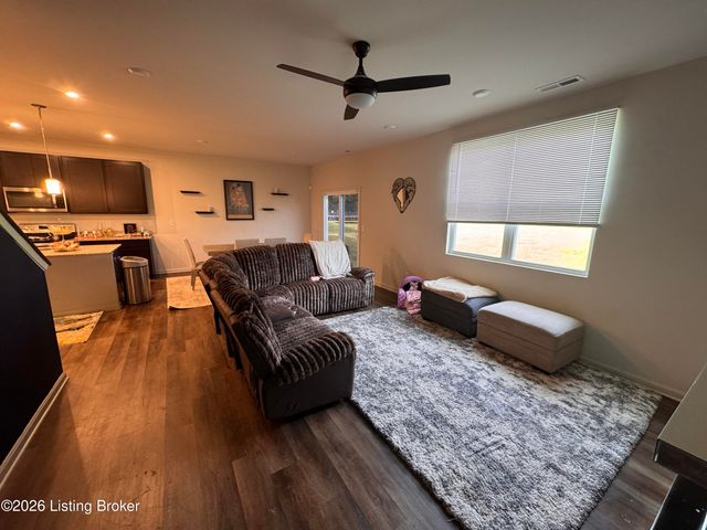 11913 Wooden Trace Dr, Louisville, KY 40229