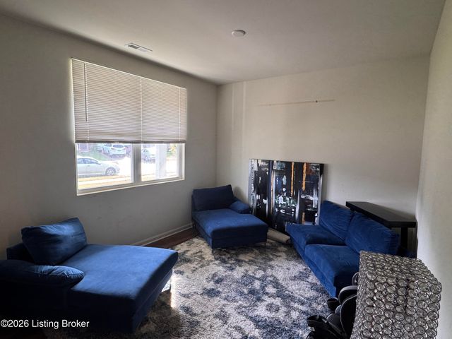 11913 Wooden Trace Dr, Louisville, KY 40229