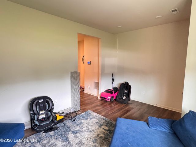 11913 Wooden Trace Dr, Louisville, KY 40229