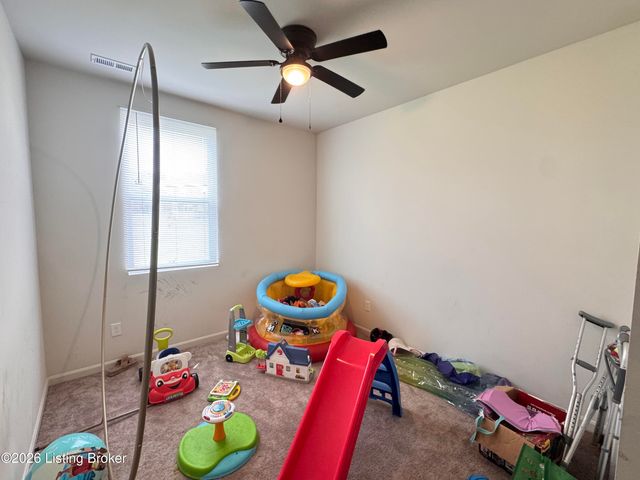 11913 Wooden Trace Dr, Louisville, KY 40229