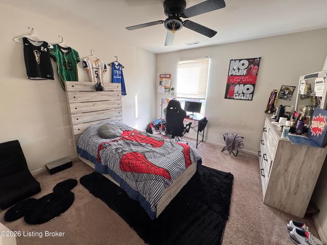 11913 Wooden Trace Dr, Louisville, KY 40229
