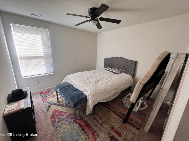 11913 Wooden Trace Dr, Louisville, KY 40229
