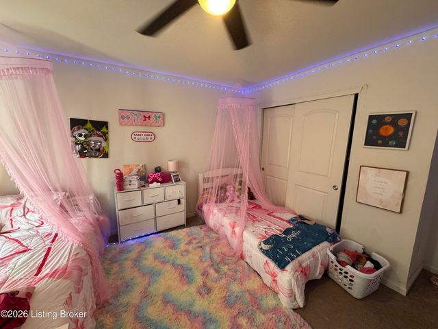 11913 Wooden Trace Dr, Louisville, KY 40229