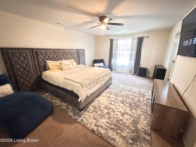 11913 Wooden Trace Dr, Louisville, KY 40229