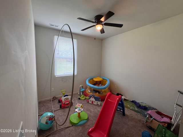 11913 Wooden Trace Dr, Louisville, KY 40229