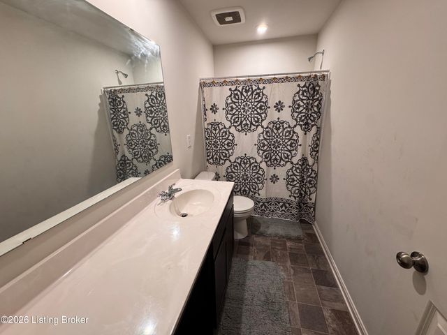 11913 Wooden Trace Dr, Louisville, KY 40229