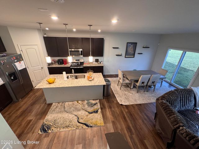 11913 Wooden Trace Dr, Louisville, KY 40229