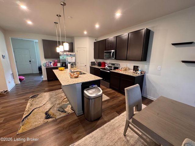 11913 Wooden Trace Dr, Louisville, KY 40229