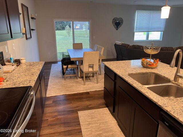 11913 Wooden Trace Dr, Louisville, KY 40229